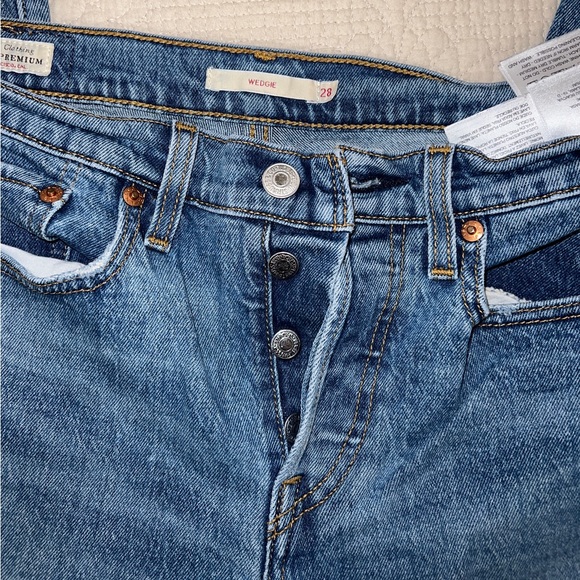Levi’s wedgie jeans size 28 - Picture 2 of 3